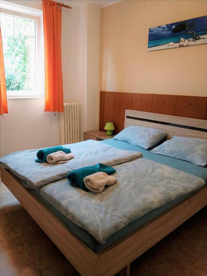 Apartmaji Pri Bosi Nogi Izola Exterior photo