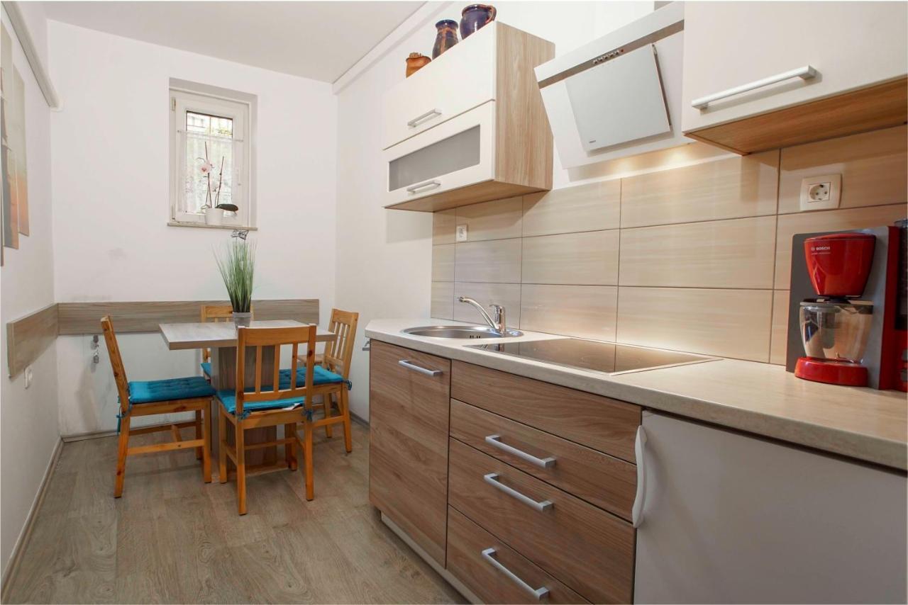 Apartmaji Pri Bosi Nogi Izola Exterior photo