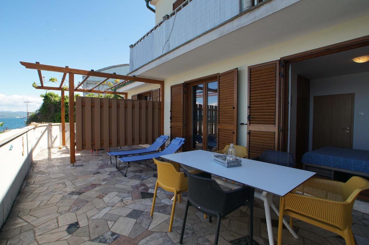 Apartmaji Pri Bosi Nogi Izola Exterior photo